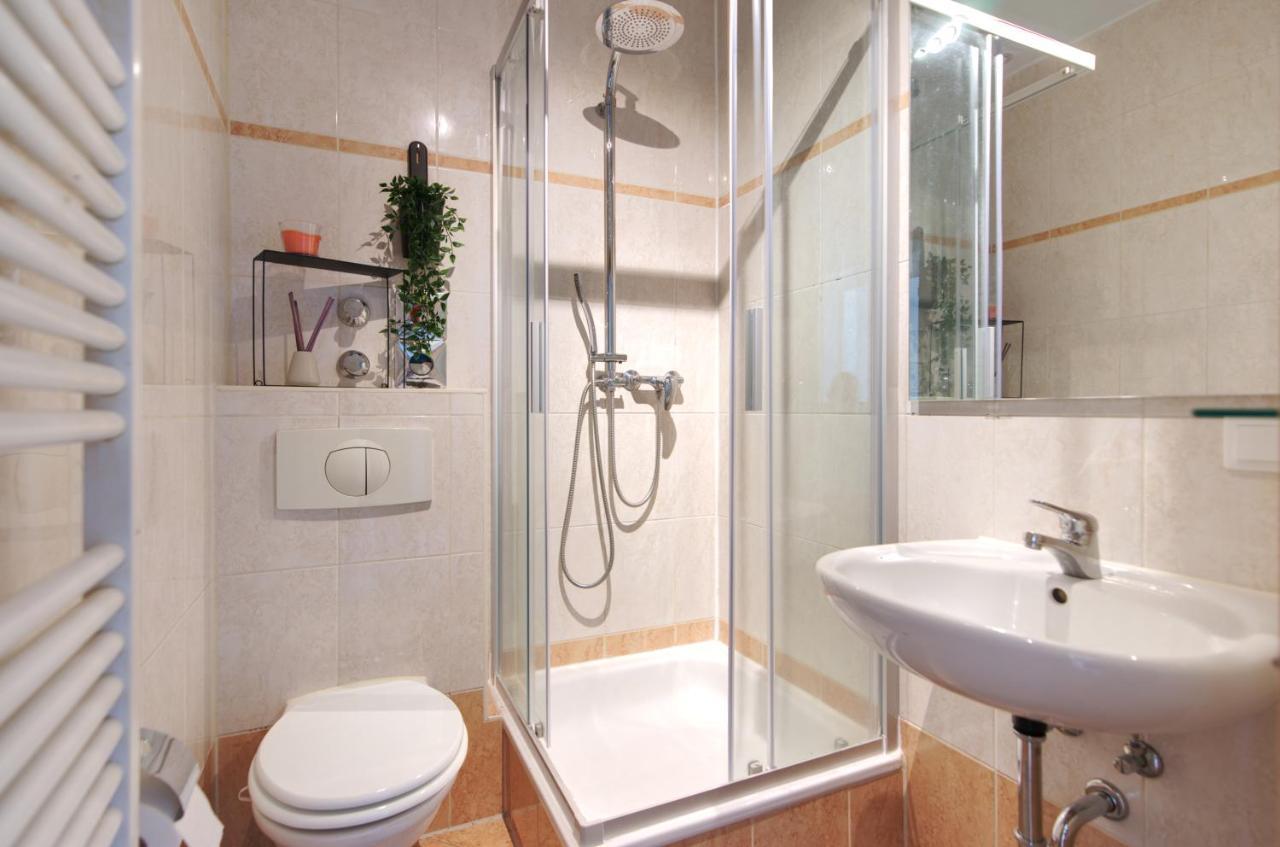 Vonbehling Boutique Apartment Mit 65Zoll Tv Und Designerstuecken Halle  Exterior foto