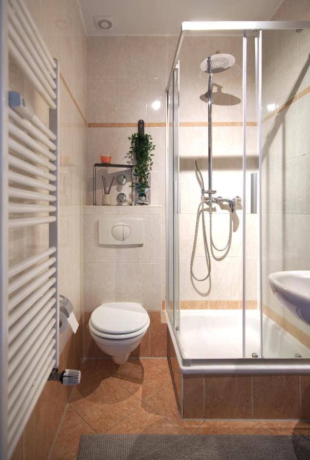Vonbehling Boutique Apartment Mit 65Zoll Tv Und Designerstuecken Halle  Exterior foto